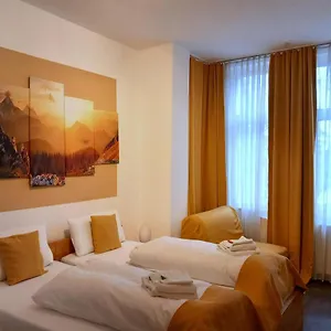 ** Otel Karolinger Almanya