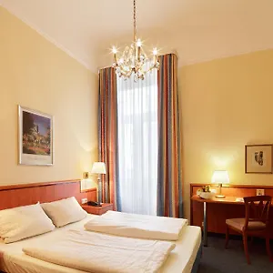 *** Otel Centro National Frankfurt City, Trademark Collection By Wyndham Almanya